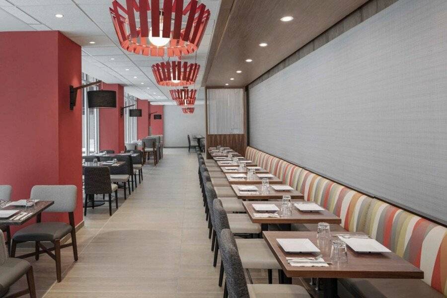 Hyatt Place City/Times Square restaurant