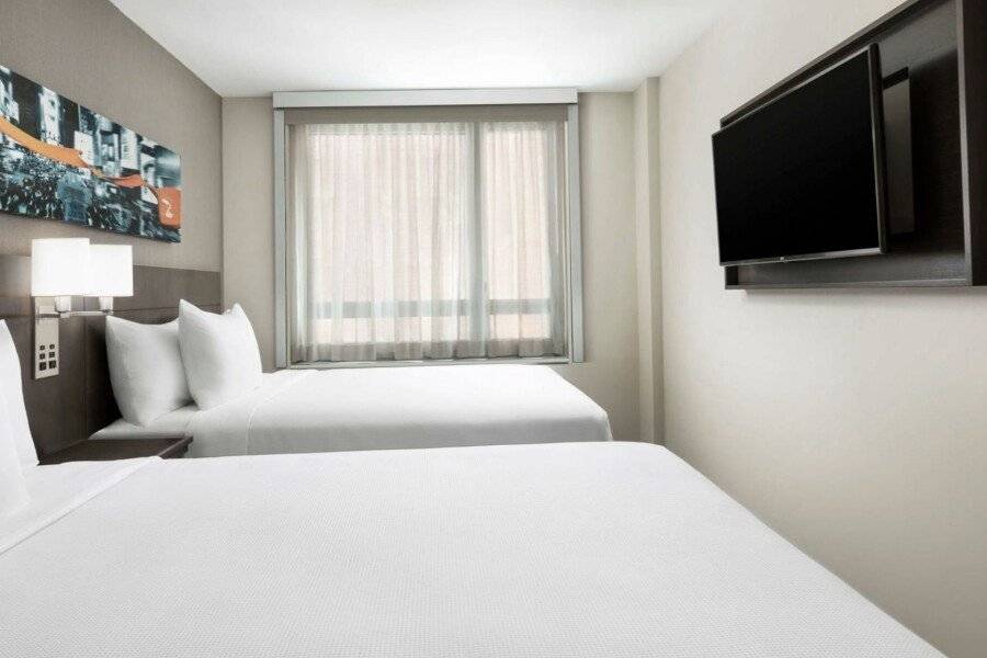 Hyatt Place City/Times Square hotel bedroom