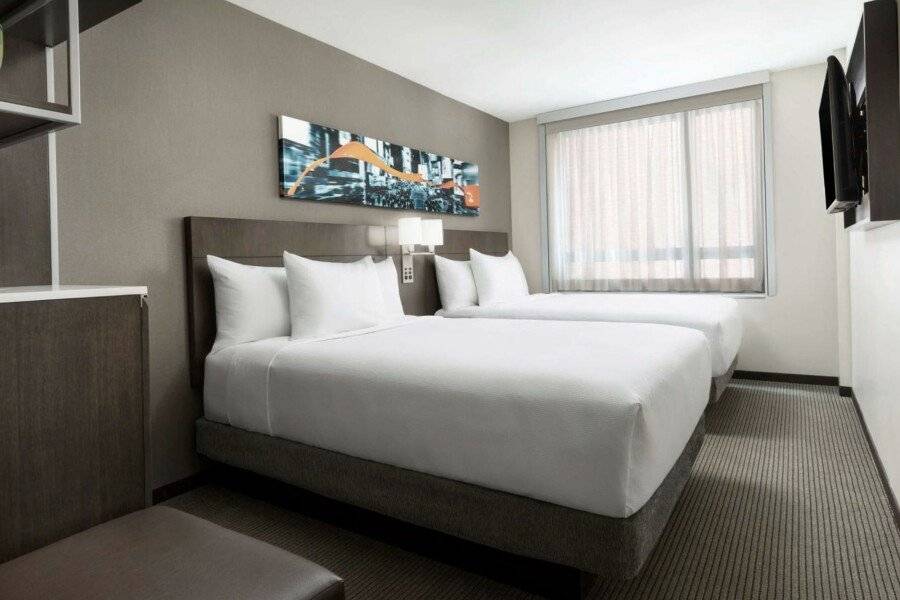 Hyatt Place City/Times Square hotel bedroom