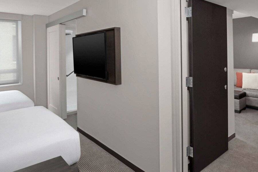 Hyatt Place City/Times Square hotel bedroom