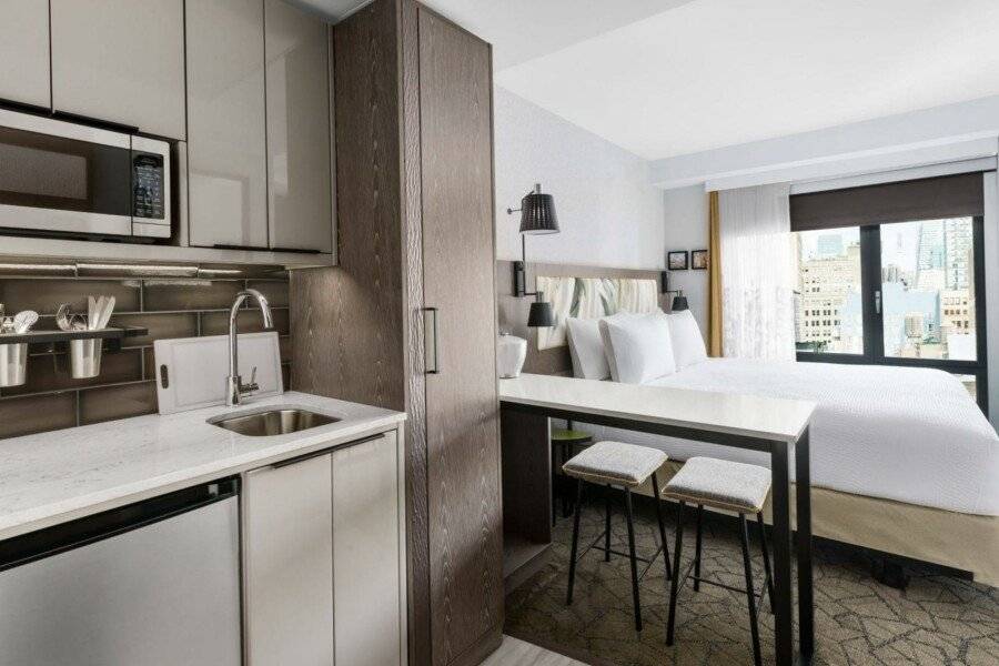 TownePlace Suites by Marriott Manhattan/Chelsea hotel bedroom,kitchen