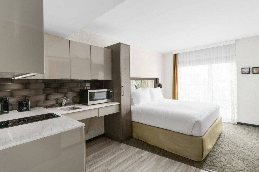 TownePlace Suites by Marriott Manhattan/Chelsea hotel bedroom,kitchen