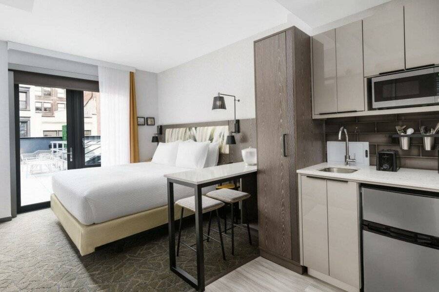 TownePlace Suites by Marriott Manhattan/Chelsea hotel bedroom,kitchen