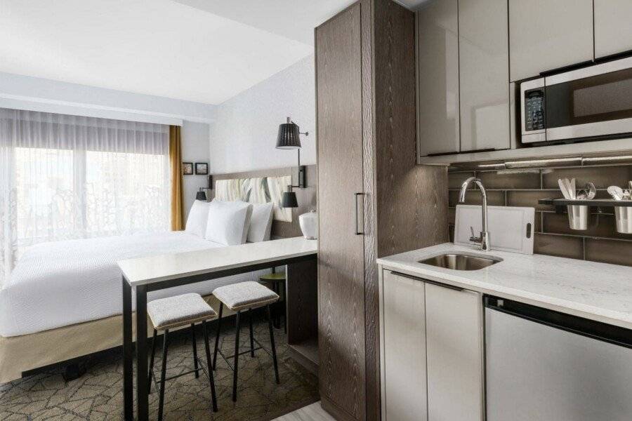 TownePlace Suites by Marriott Manhattan/Chelsea hotel bedroom,kitchen