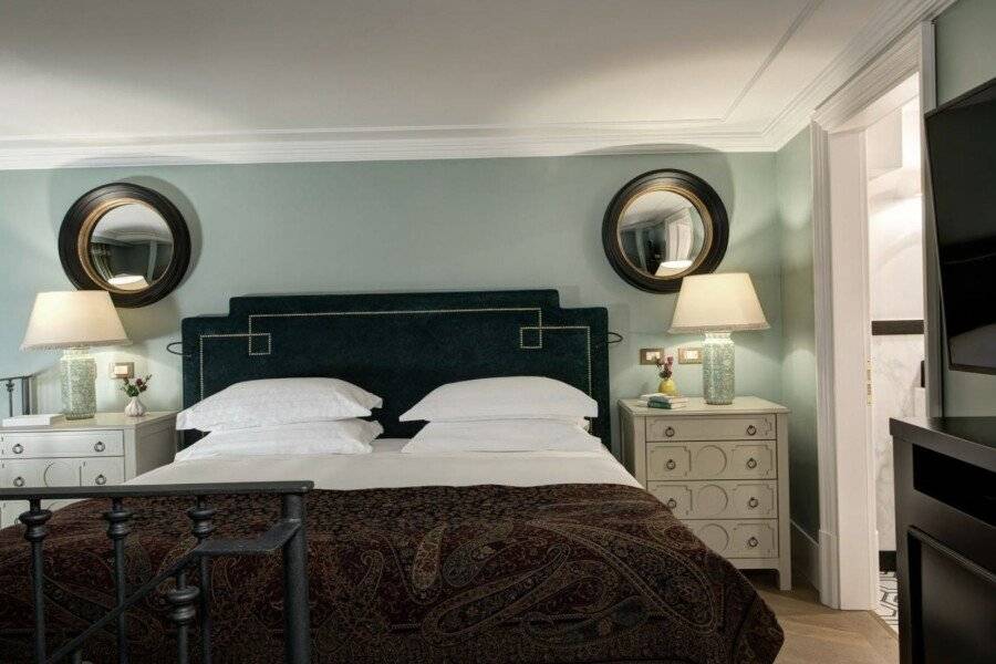 Rocco Forte Hotel De La Ville hotel bedroom