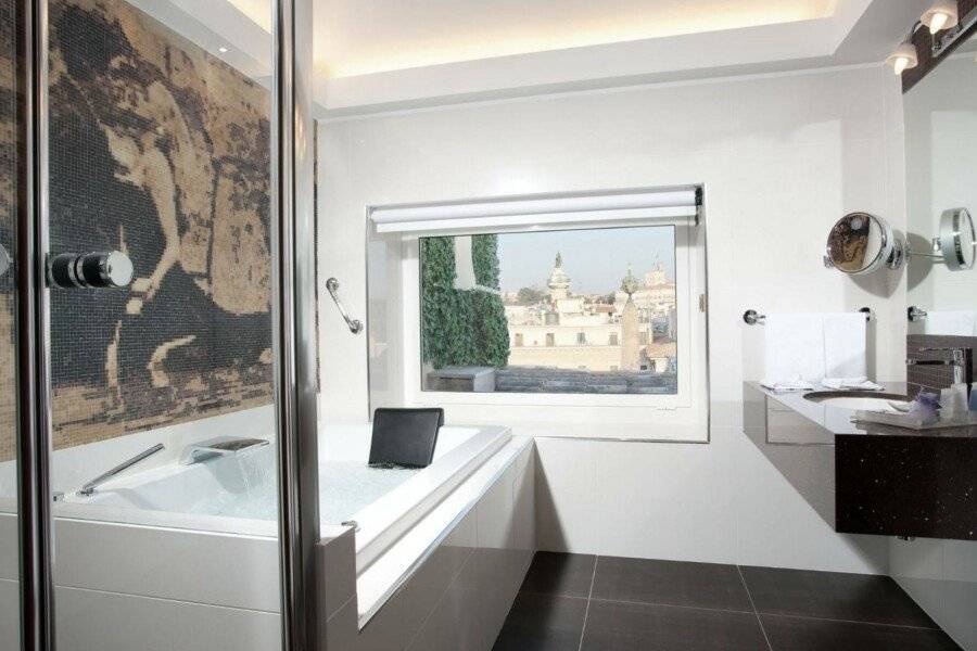 Hotel Nazionale bathtub,ocean view