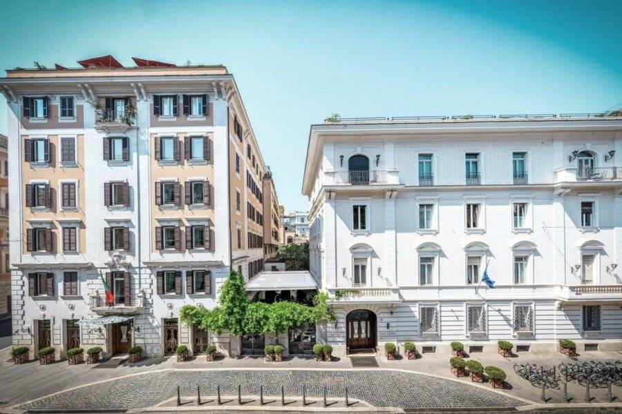 Hotel Locarno facade