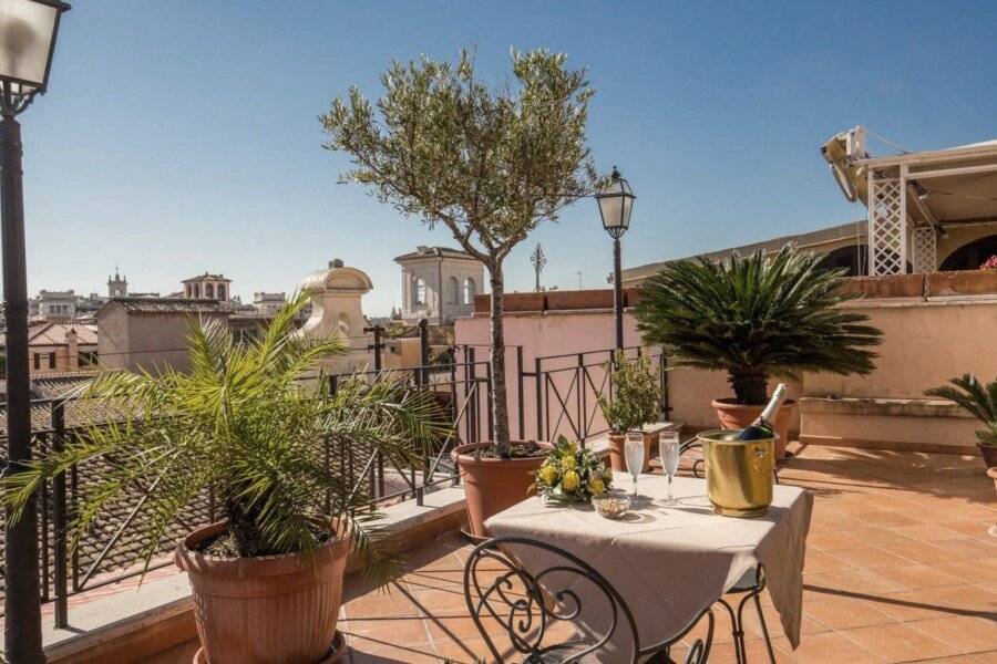 Hotel La Lumiere Di Piazza Di Spagna balcony, garden, ocean view