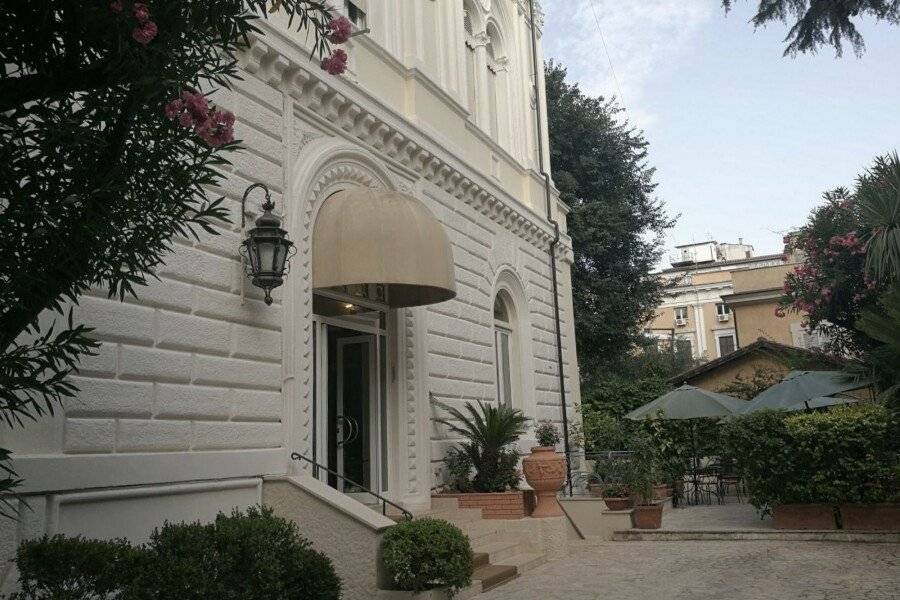 Hotel Villa Delle Rose facade