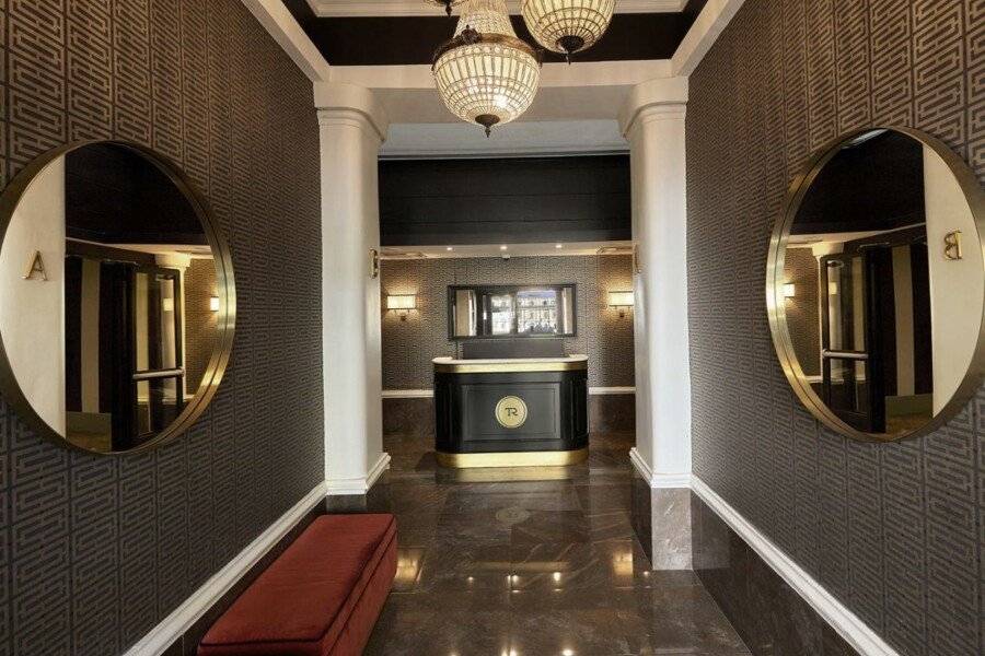 Trianon Borgo Pio Aparthotel lobby,front desk,