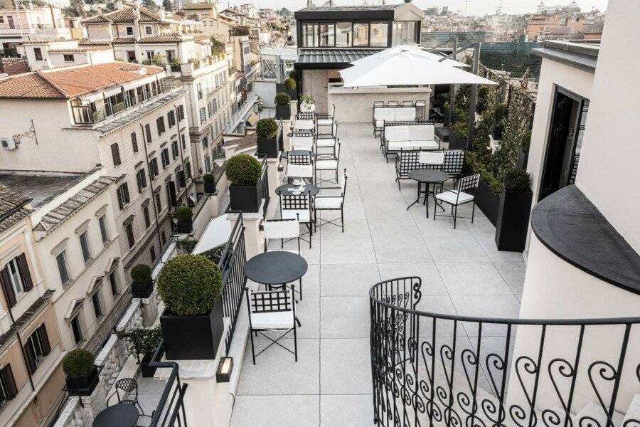 Palazzo Nainer rooftop pool,facade