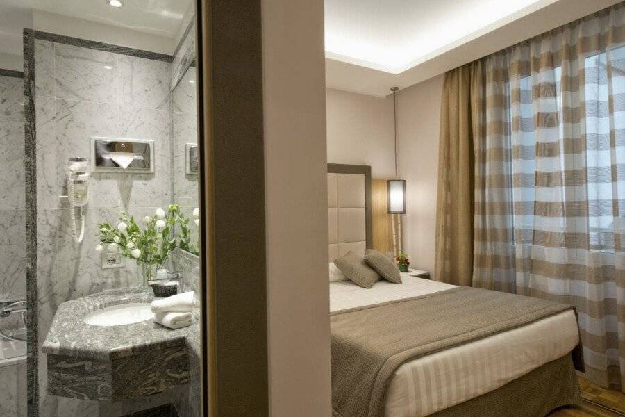 Hotel Giolli Nazionale hotel bedroom