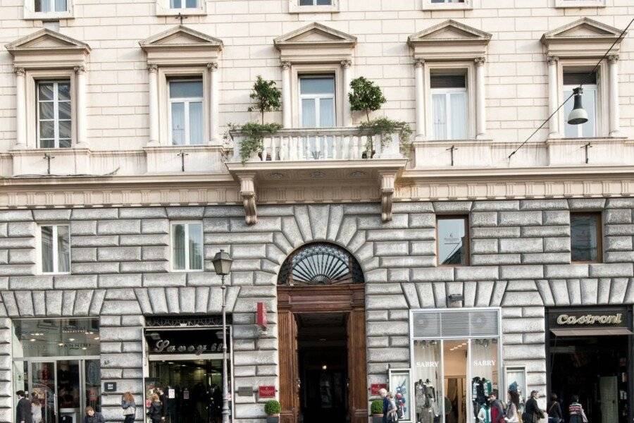 Hotel Giolli Nazionale , facade
