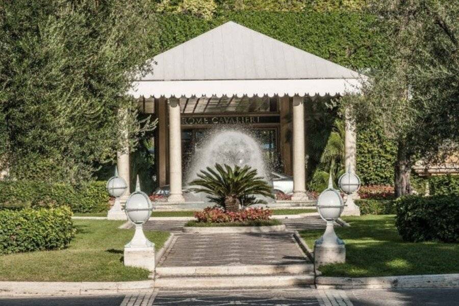 Rome Cavalieri, A Waldorf Astoria Hotel garden