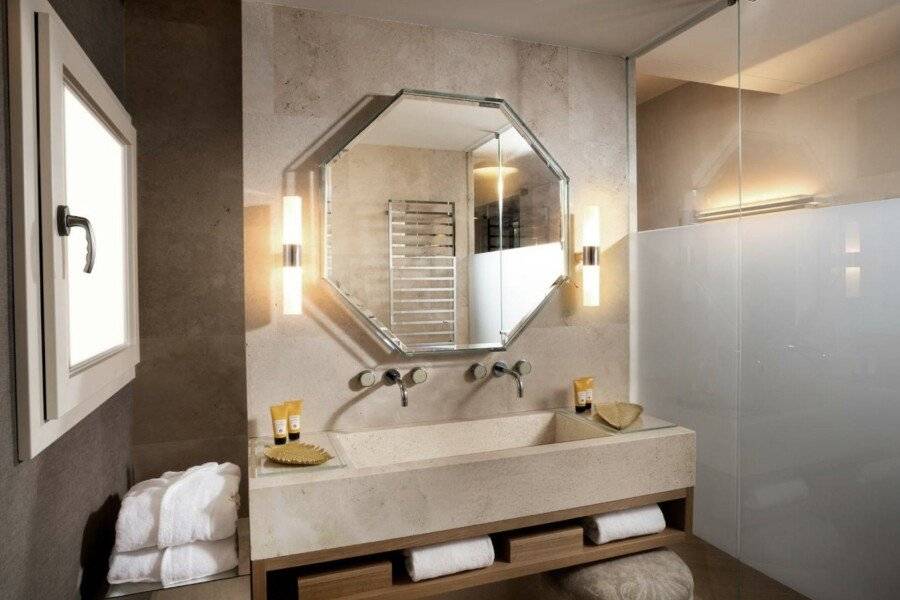 Hotel Palazzo Manfredi – Small Luxury Hotels of the World bathtub