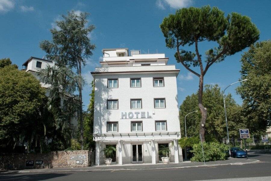 Hotel La Pergola facade