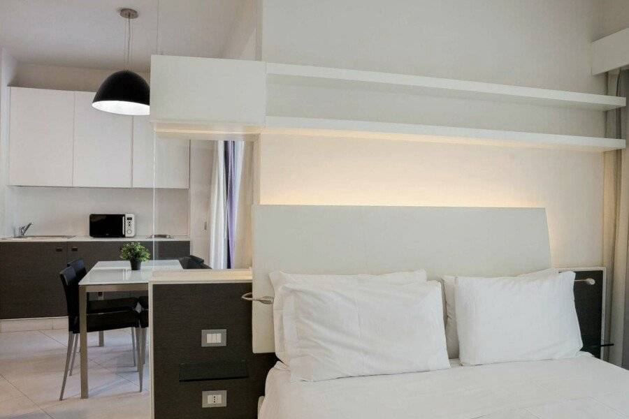 Lungotevere Suite hotel bedroom,kitchen