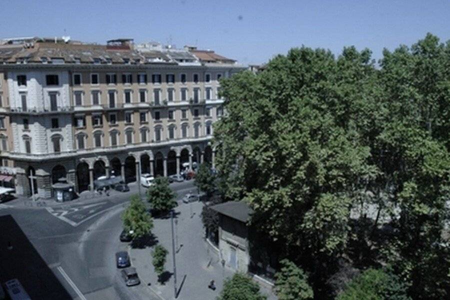 Hotel Rome Love- close to Roma Termini , facade