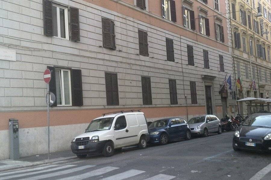 Albergo Sandra facade,