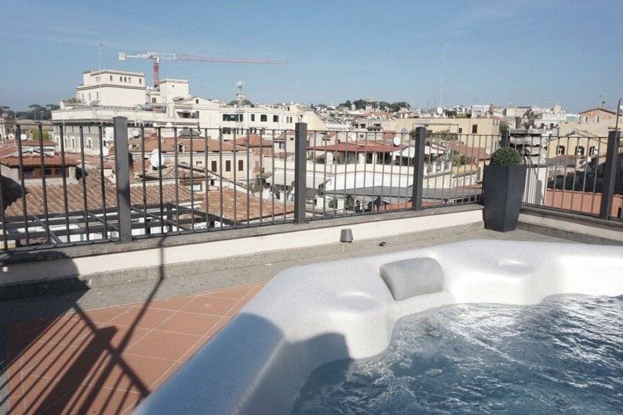 Trevi Palace Luxury Inn rooftop pool,jacuzzi,ocean view