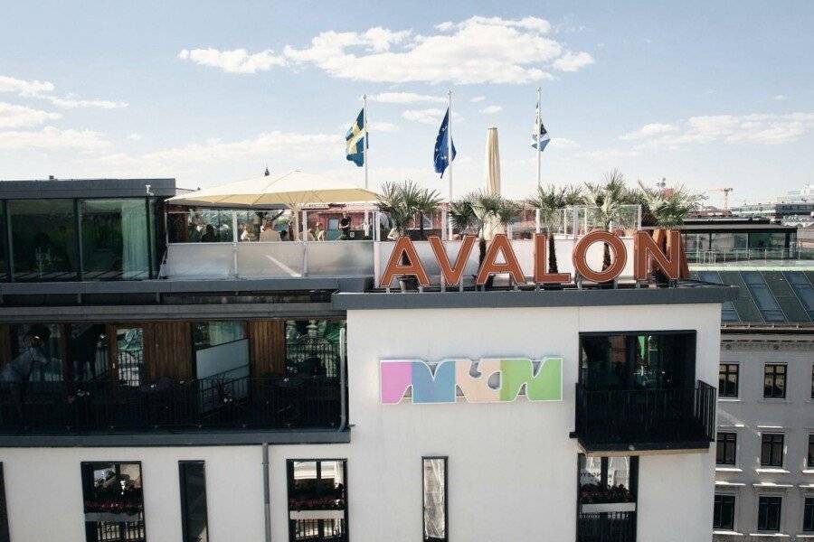 Avalon Hotel facade, rooftop pool