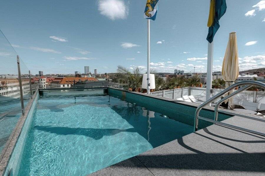 Avalon Hotel rooftop pool,ocean view