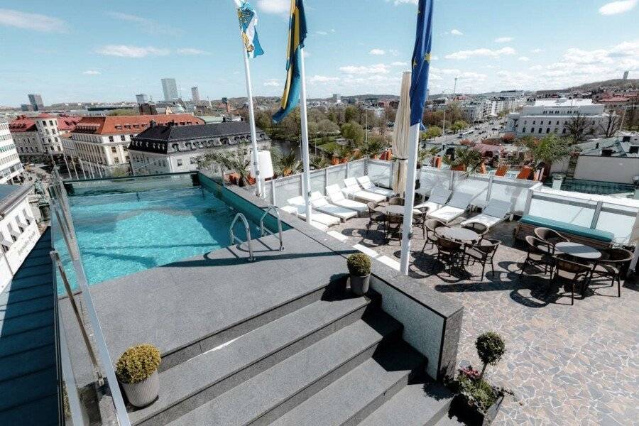 Avalon Hotel rooftop pool,ocean view