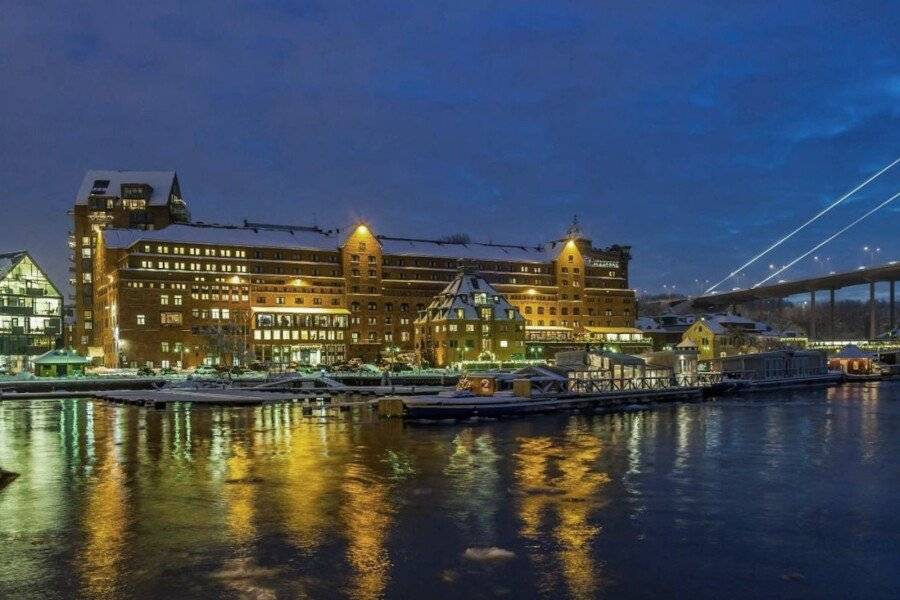 Quality Hotel Waterfront facade