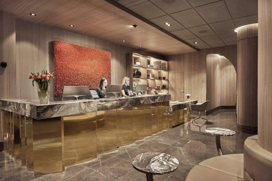 Hotel Riverton lobby,front desk