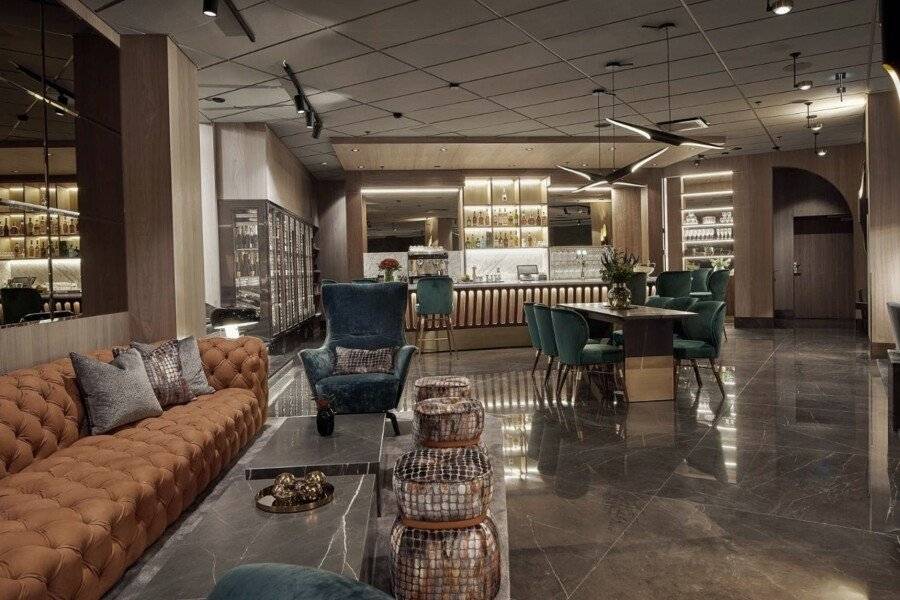 Hotel Riverton lobby,bar