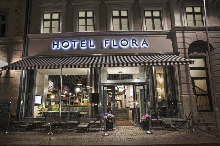 Hotel Flora facade,restaurant