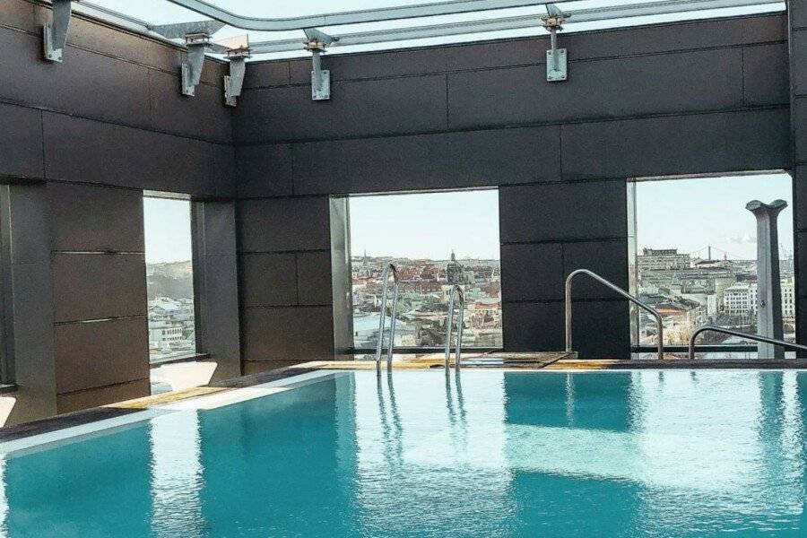 Clarion Hotel Post rooftop pool