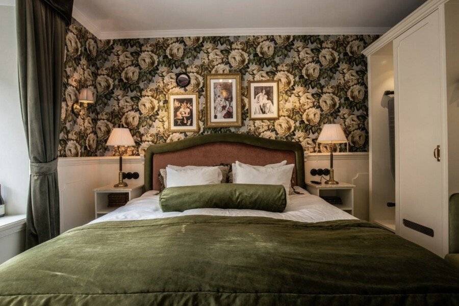 Hotel Pigalle hotel bedroom