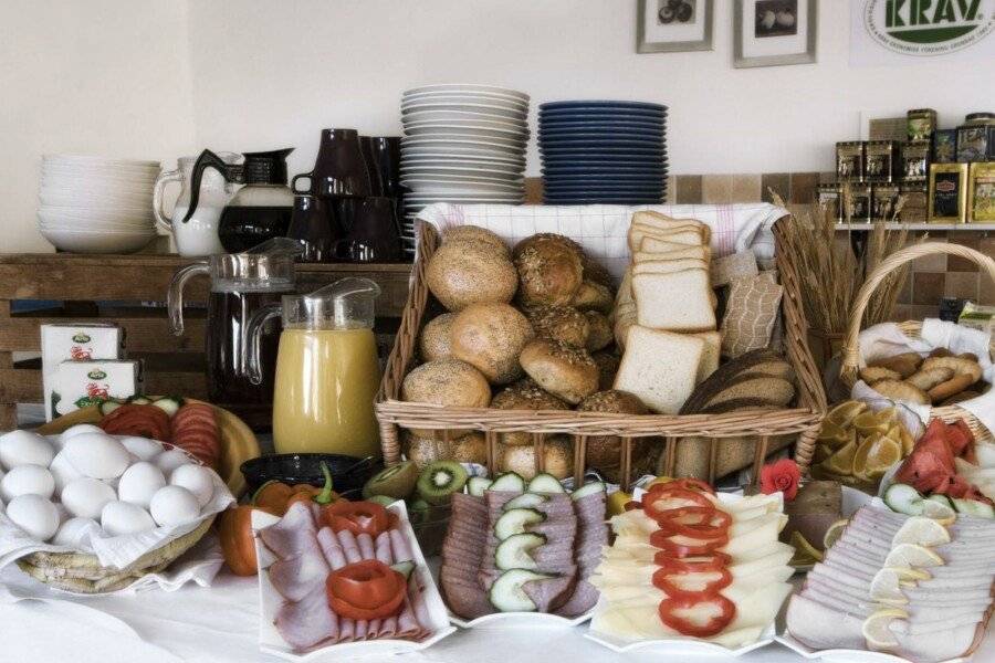 Slottsskogen Hotel breakfast