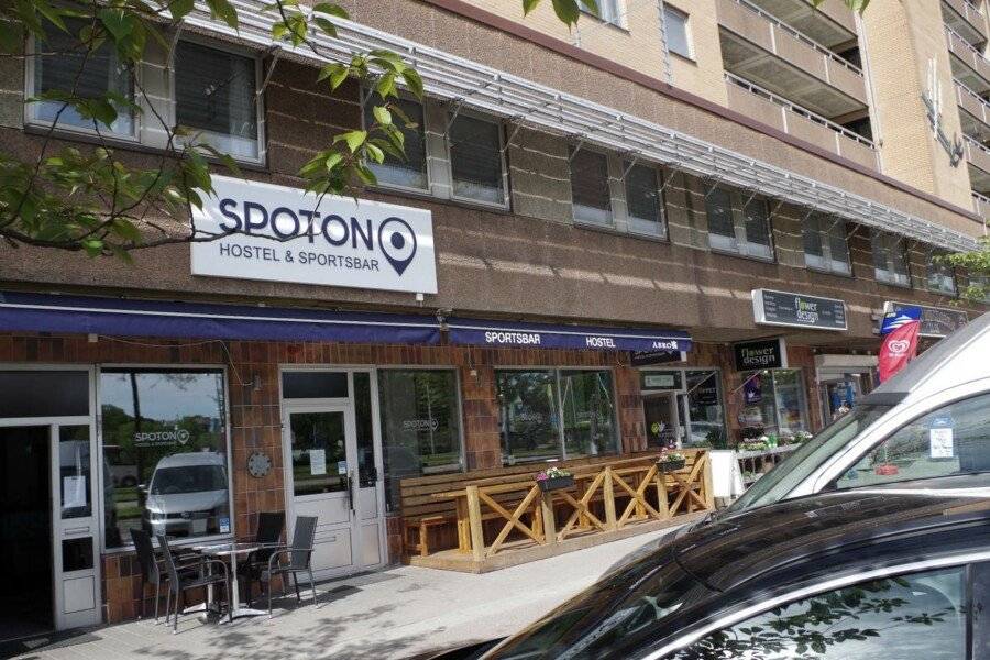 Spoton Hostel & Sportsbar 