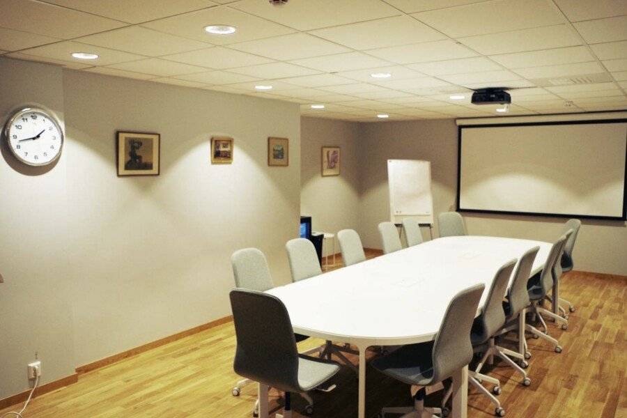 Spoton Hostel & Sportsbar conference room,meeting room