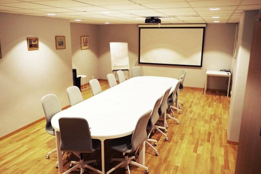 Spoton Hostel & Sportsbar conference room,meeting room,