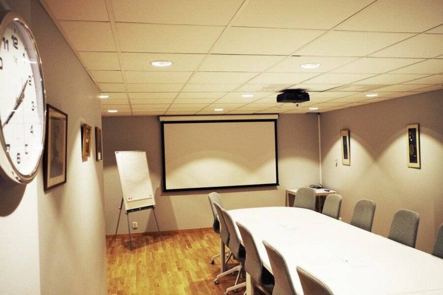 Spoton Hostel & Sportsbar conference room,meeting room