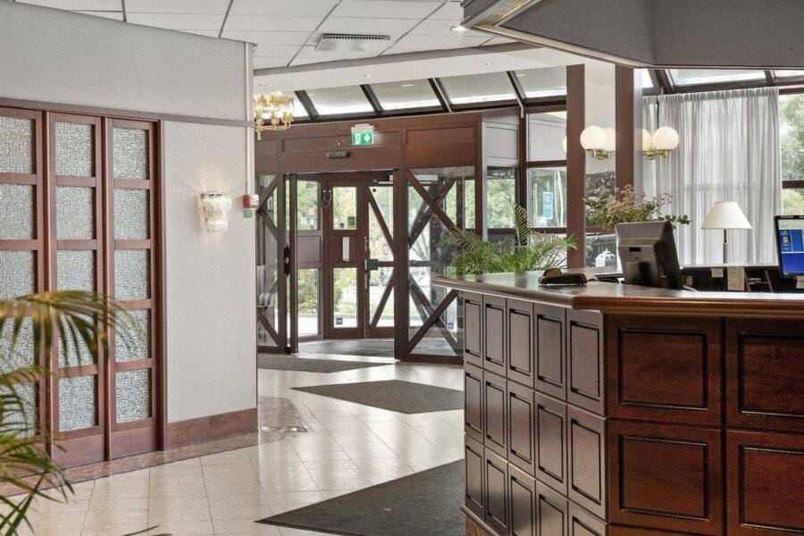 Best Western Royal Star lobby,front desk