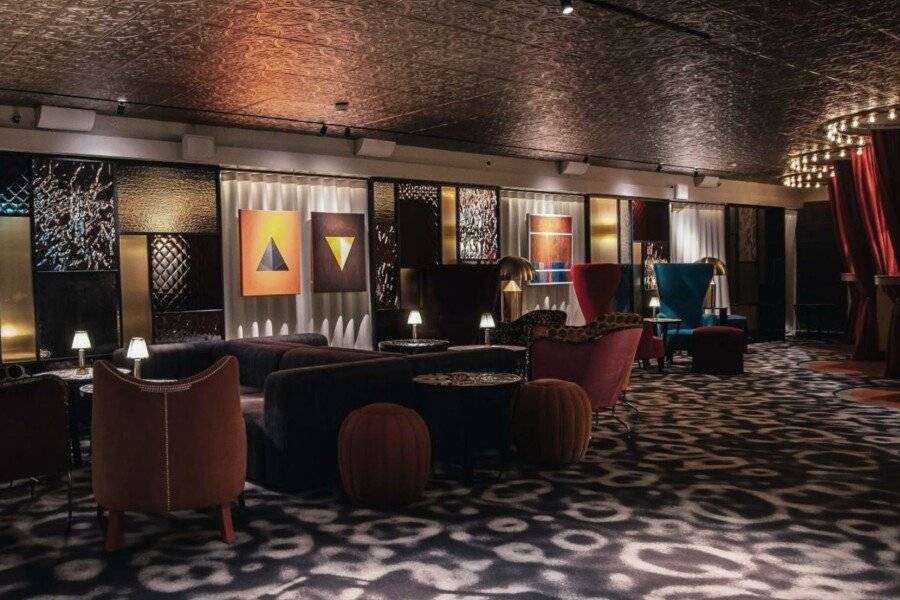 Hotel Rival lobby