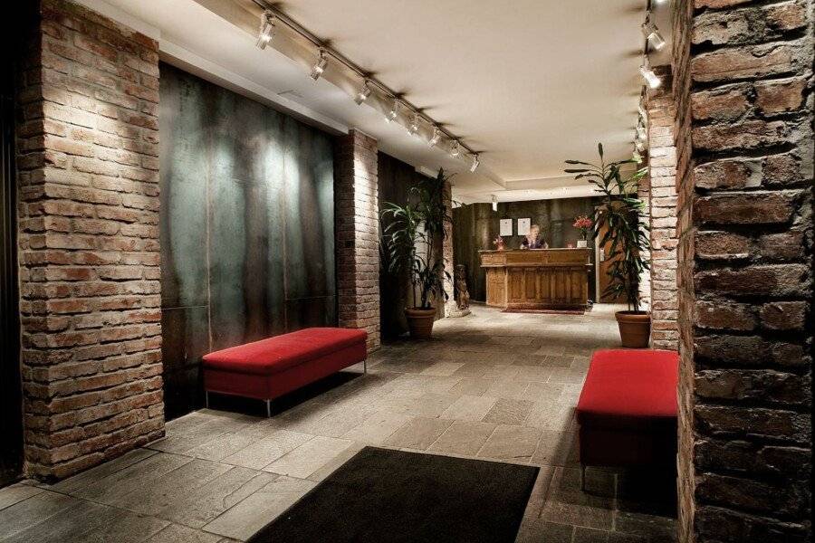 Hotel Hellsten lobby,front desk,