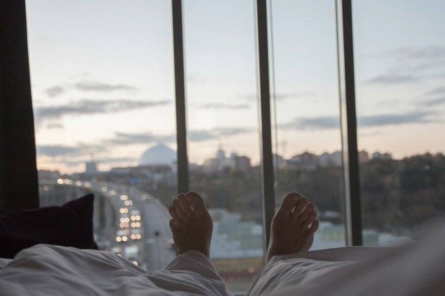 Clarion Hotel hotel bedroom,ocean view