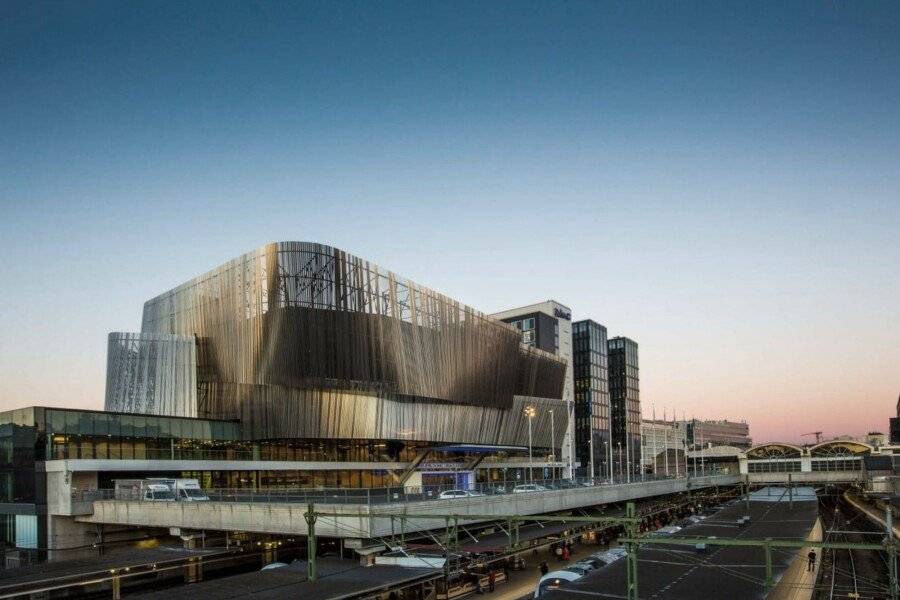 Radisson Blu Waterfront Hotel, facade, hotel facade