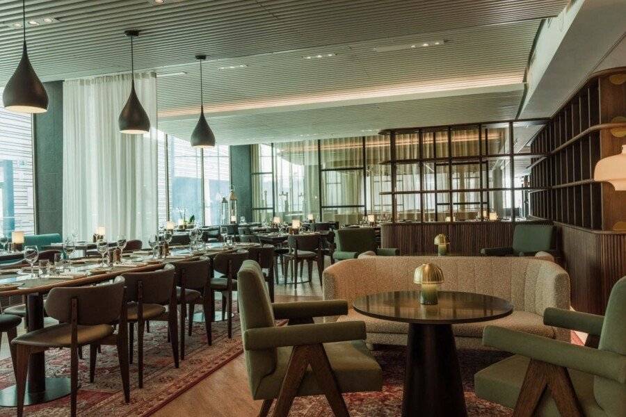 Radisson Blu Waterfront Hotel, restaurant