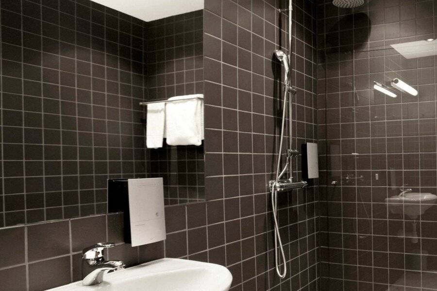 Ibis Styles Odenplan bathtub,spa,