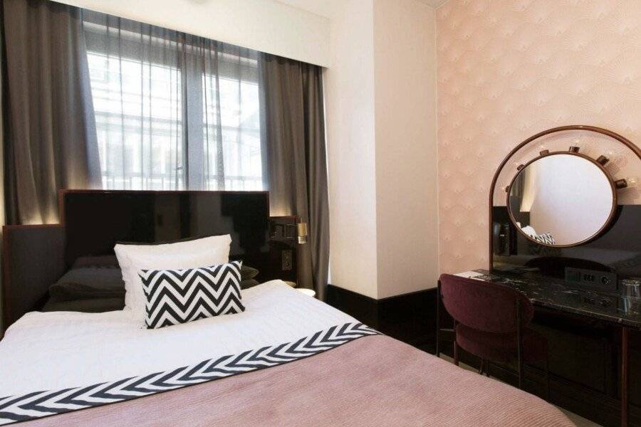 Haymarket by Scandic hotel bedroom