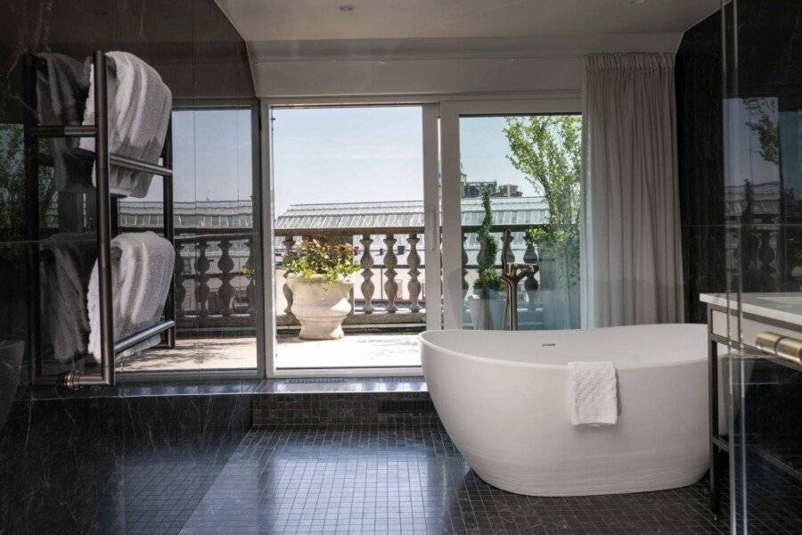 Bank Hotel, a Member of Small Luxury Hotels bathtub, balcony