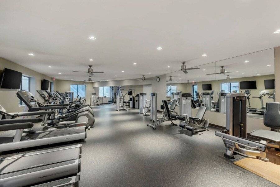 Hilton Vacation Club Cancun Resort fitness centre