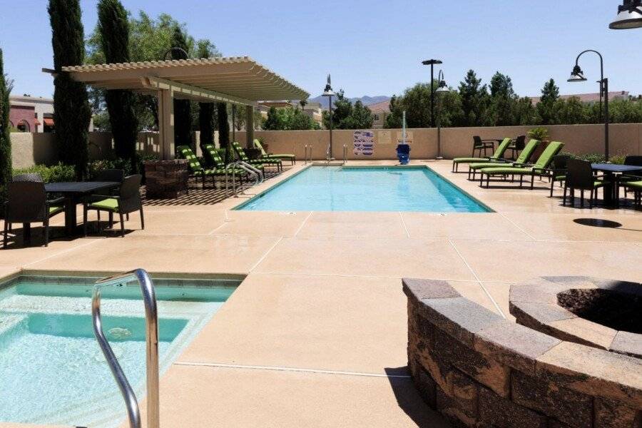 Hampton Inn & Suites South outdoor pool,jacuzzi