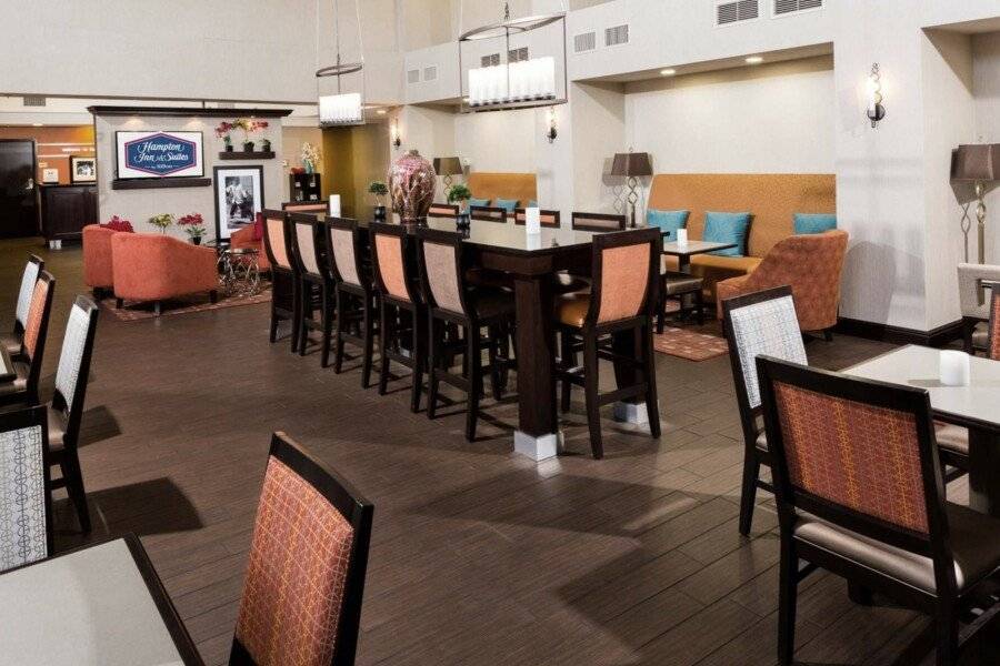 Hampton Inn & Suites South restaurant